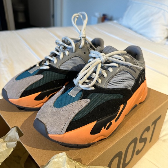 Adidas Yeezy Boost 700 - Picture 7 of 11